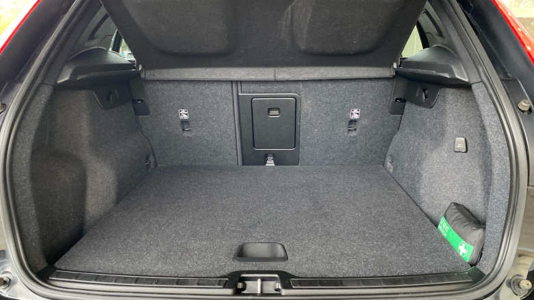 Volvo Xc40 2.0 B4P R DESIGN Pro 5dr Auto [7 speed] Petrol Estate